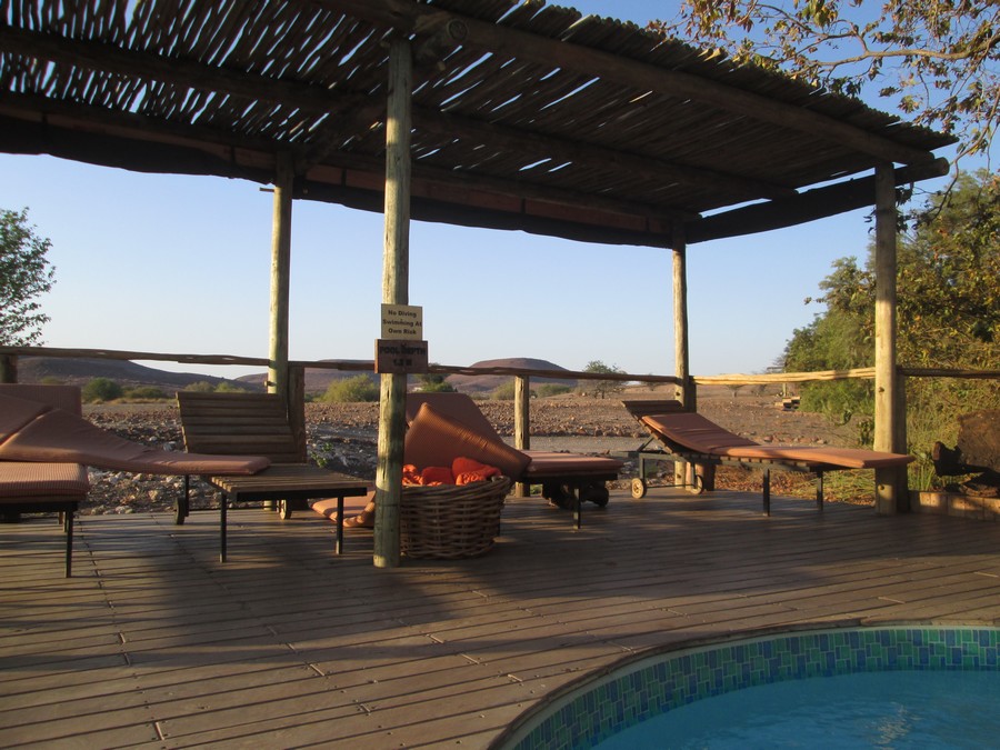 rhino camp piscine namibie